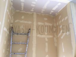 パテ塗り作業は、石膏ボードの繋ぎ目やビスの頭などを パテで詰めて表面の凸凹を無くし、平らにしていく作業になります！---- COPYRIGHT©2019 霧島市 TDホーム霧島（有）林工務店 ----