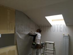 パテ塗り作業が終わると、いよいよクロスが貼られます---- COPYRIGHT©2019 霧島市 TDホーム霧島（有）林工務店 ----