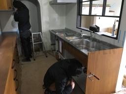 キッチンの取り付けが行なわれました---- COPYRIGHT©2019 霧島市 TDホーム霧島（有）林工務店 ----