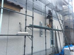 サイディング材を施工しています。 ---- COPYRIGHT©2018 霧島市 TDホーム霧島（有）林工務店 ----
