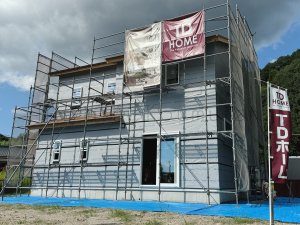 断熱性／遮熱シート
　
...............𖠿𖤣𖤥𓈒𓂂𓂃𓈒𓐍
 