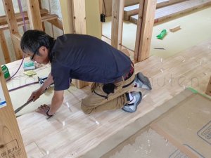 床板の施工
無垢床材
ﾗﾊﾞｰｳｯﾄﾞ
　
𓈒𓐍𓂃𓈒𓂂𖤣𖤥𖠿................
　