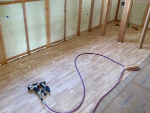 床板の施工
無垢床材
ﾗﾊﾞｰｳｯﾄﾞ
　
...............𖠿𖤣𖤥𓈒𓂂𓂃𓈒𓐍
 