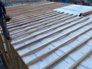 屋根の骨組み
遮熱シート＋垂木
𓈒𓐍𓂃𓈒𓂂𖤣𖤥𖠿................
 